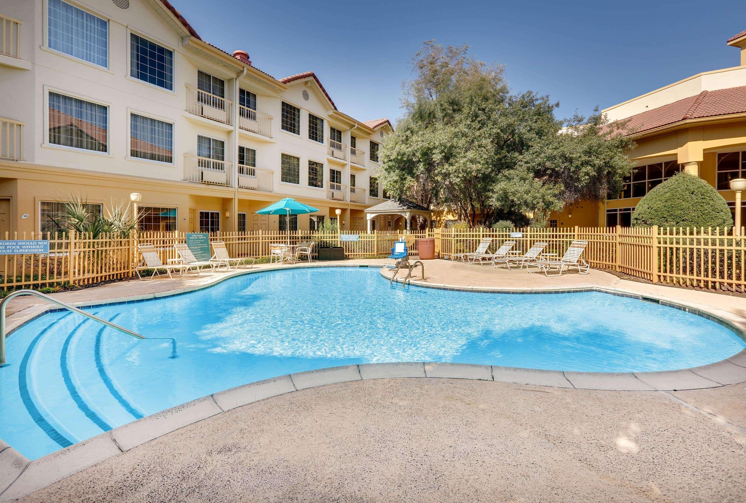 La Quinta By Wyndham Dallas - Addison Galleria מראה חיצוני תמונה
