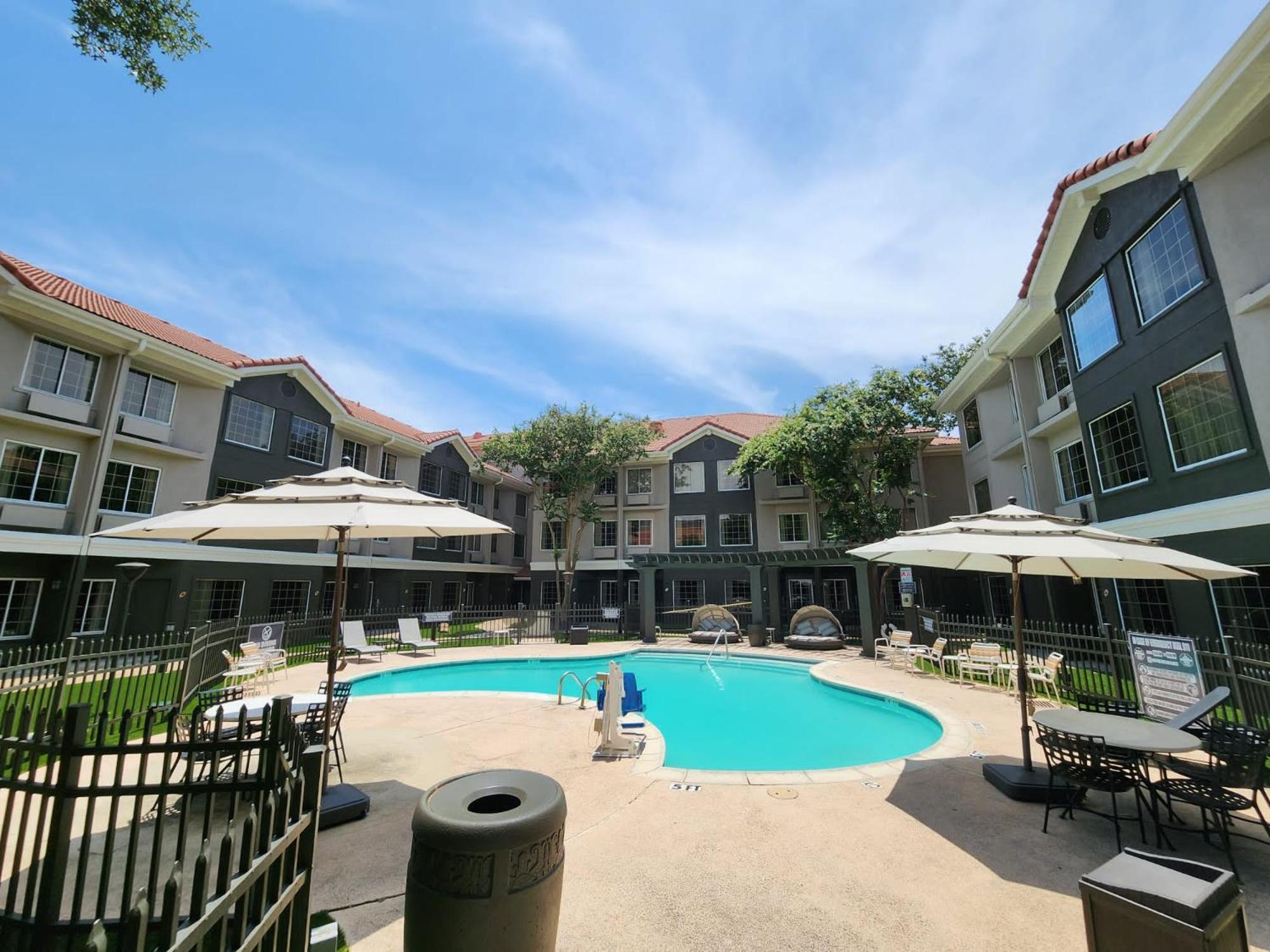 La Quinta By Wyndham Dallas - Addison Galleria מראה חיצוני תמונה