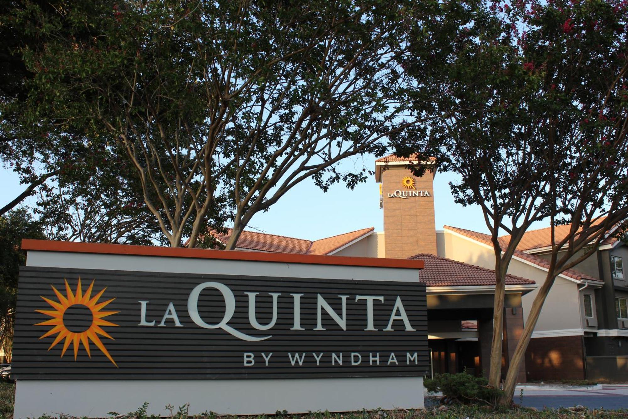 La Quinta By Wyndham Dallas - Addison Galleria מראה חיצוני תמונה