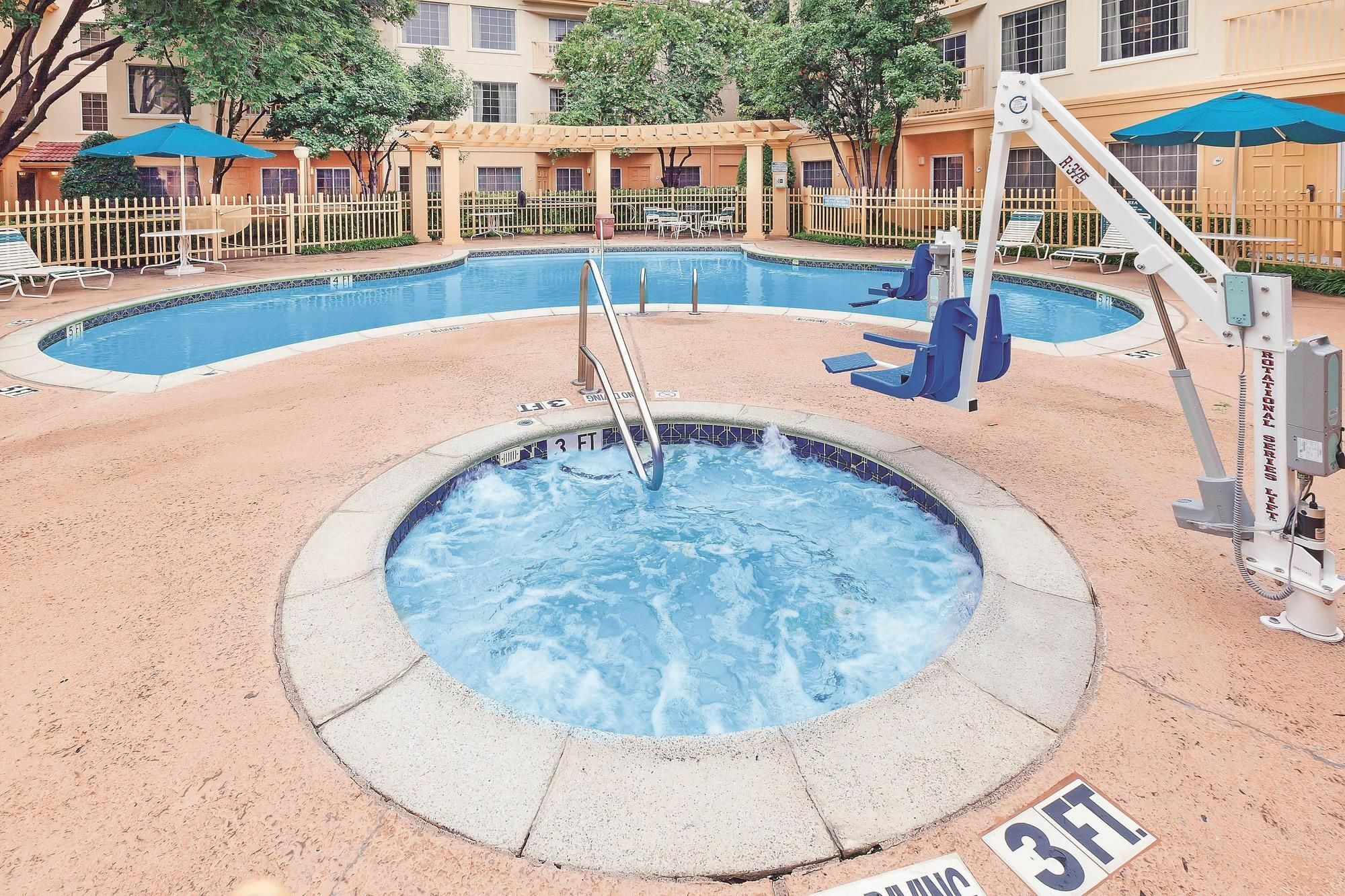 La Quinta By Wyndham Dallas - Addison Galleria מראה חיצוני תמונה